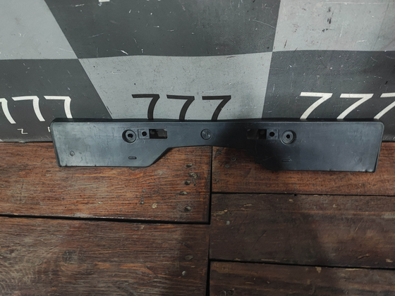 Площадка гос. номера Toyota RAV4 V (XA50) 18-нв Б/У Оригинал 5211442150