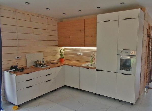 Отчет о проделанной работе, связанной с дизайном и запуском проекта модульной кухни &#39;Фиджи&#39; от фабрики LEKO. Изучите каждый этап, начиная с разработки и заканчивая установкой.