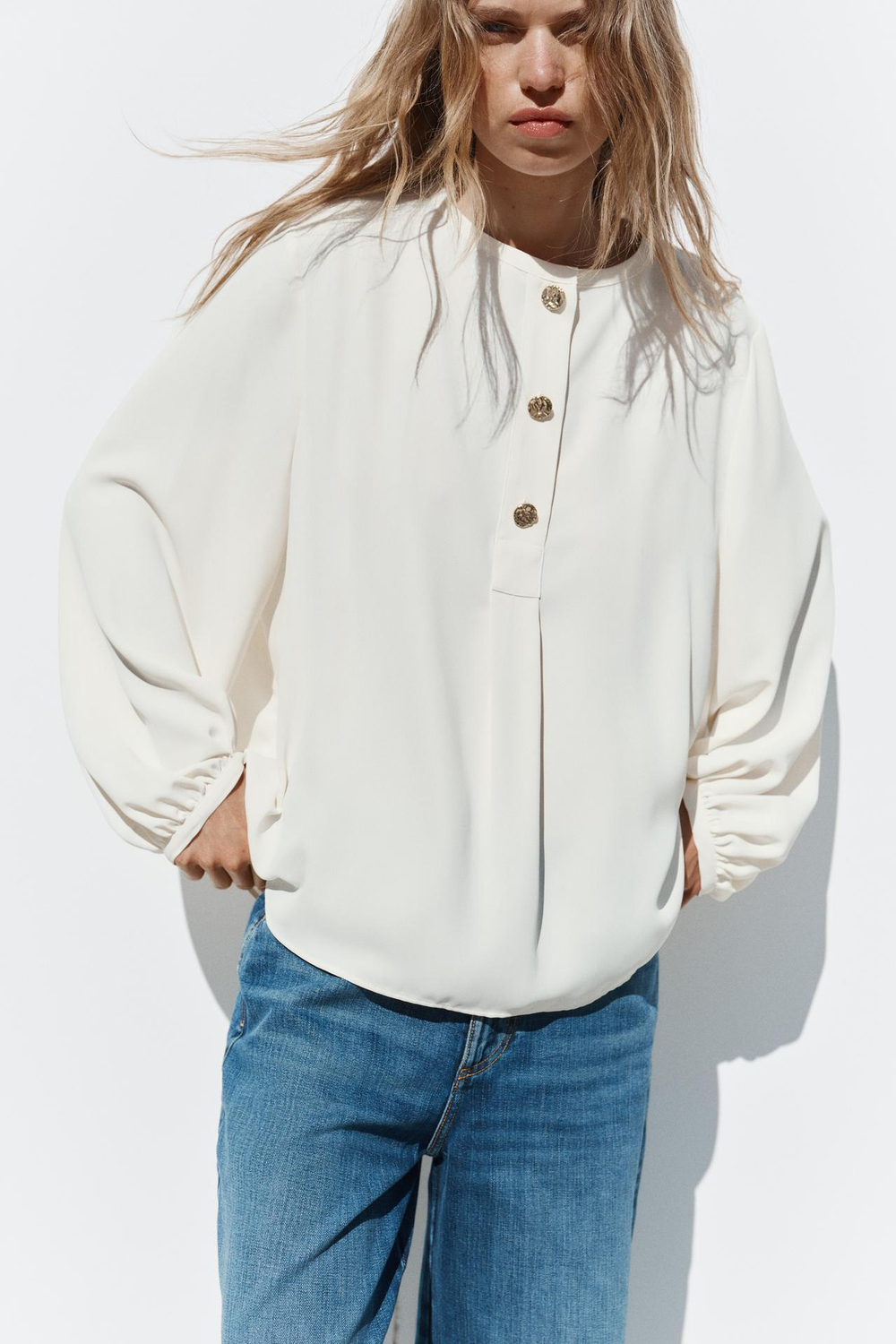 ZARA СТРУЯЩАЯСЯ БЛУЗА ИЗ КРЕПА, ЭКРЮ