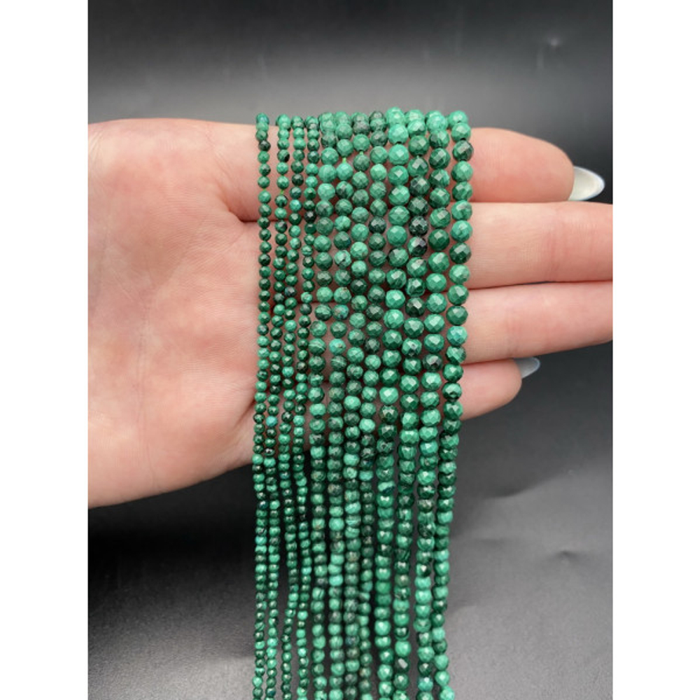 12821 Малахит (Конго), шарик огранка, 2мм, нить 19 см
