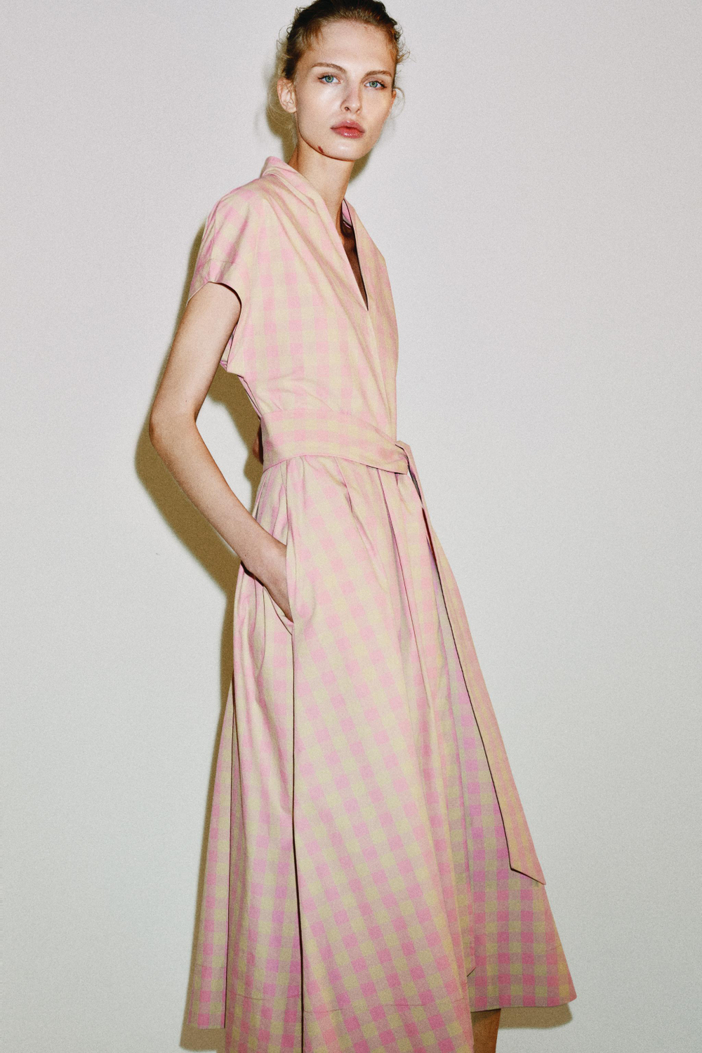 ZARA ПЛАТЬЕ МИДИ ИЗ ПОПЛИНА В КЛЕТКУ — ZW COLLECTION, РОЗОВЫЙ