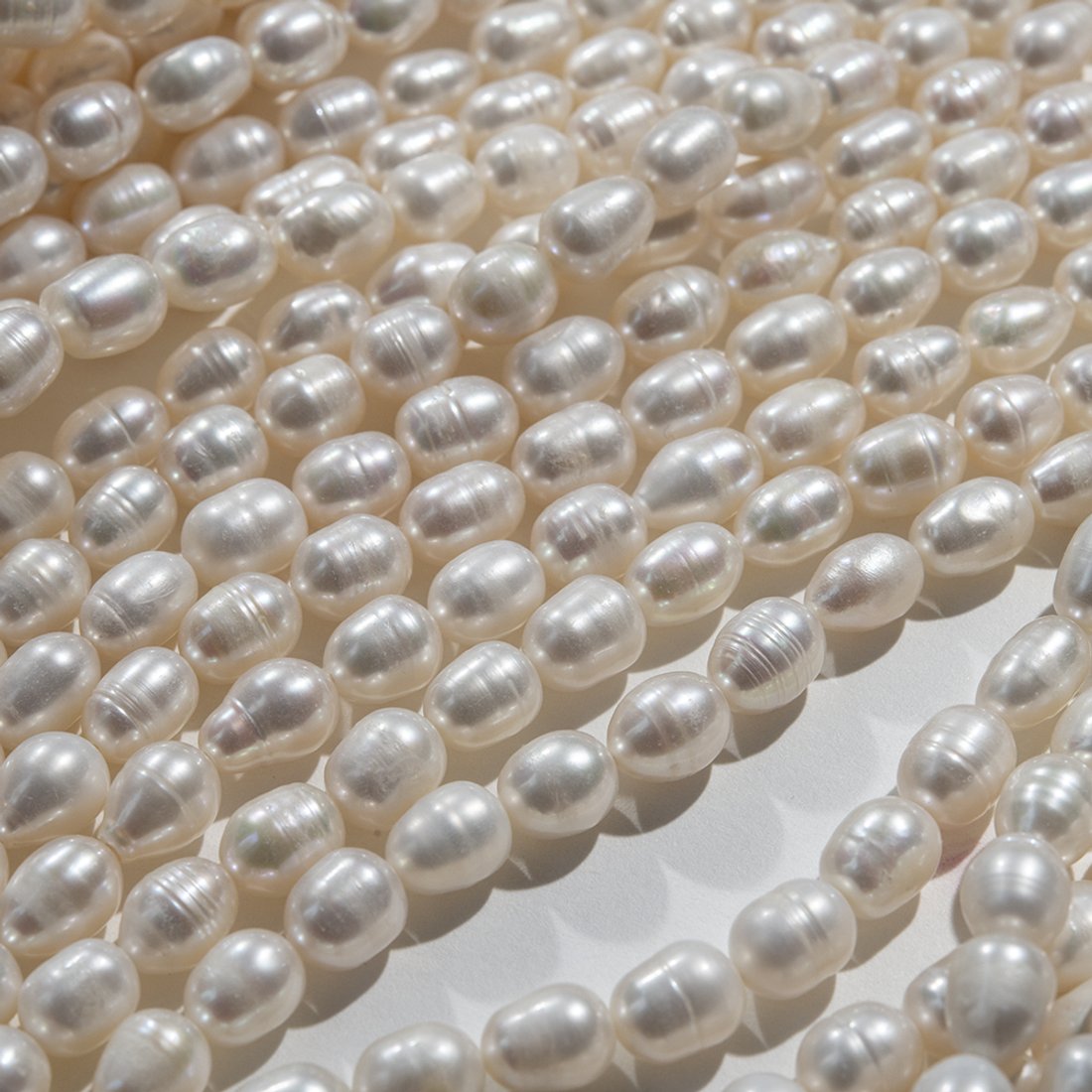 Жемчуг культивированный овальный белый, 8-9*7мм