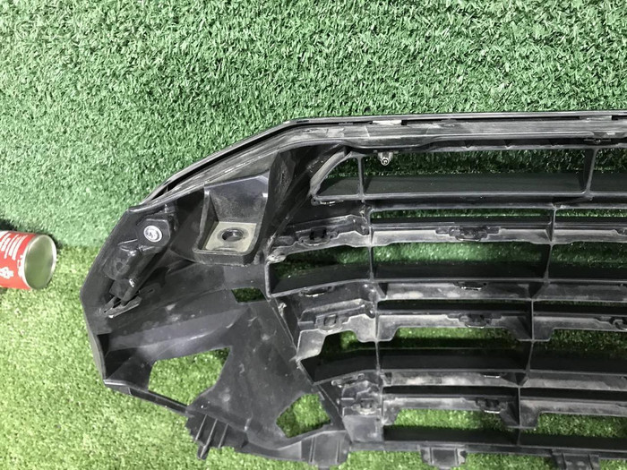 Решетка радиатора Toyota Land Cruiser 200 (2015-2021)