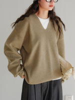 Свитер овсяного цвета в v-образным вырезом