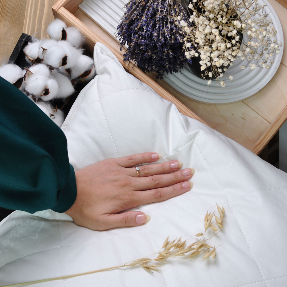 Подушка Лебяжий пух 70х70 см с чехлом из хлопка Люкс