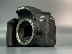 Canon EOS 77D 33.000 кадров
