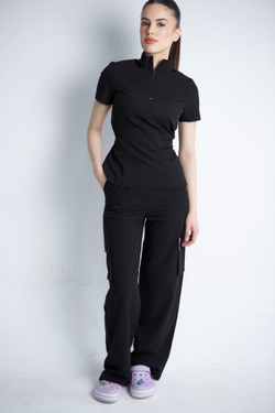 Чёрная медицинская блуза Medici 077 на модели