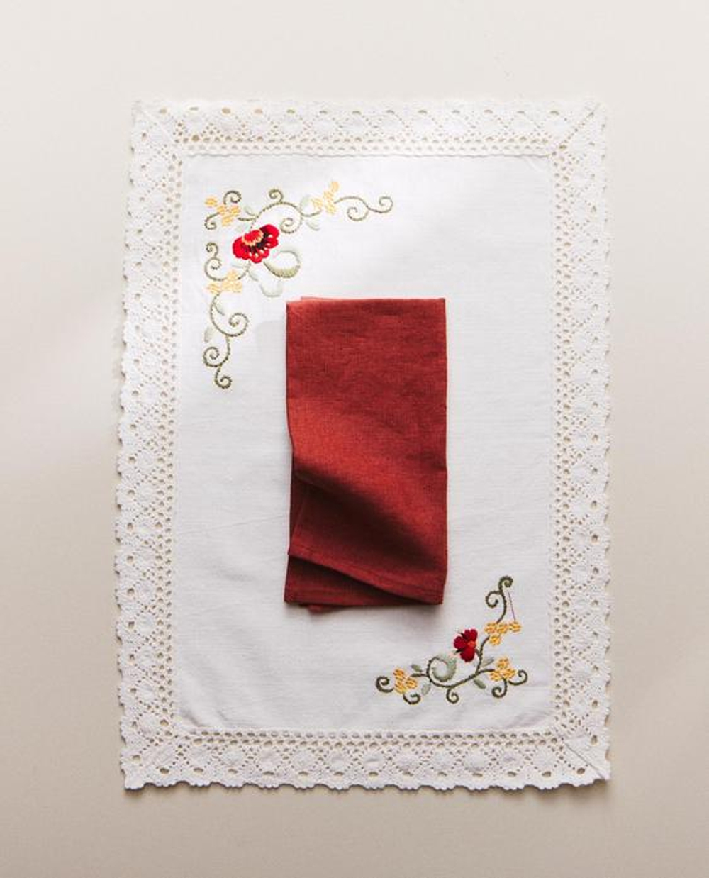 ZARA HOME ПОДСТАВКА ПОД ПРИБОРЫ ИЗ ХЛОПКА С ЦВЕТОЧНЫМ УЗОРОМ, БЕЛЫЙ