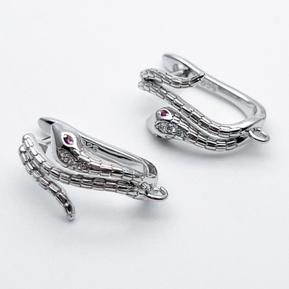 Ювелирные швензы Змея с родиевым покрытием, фианиты, размер 19*11 мм, цена за пару