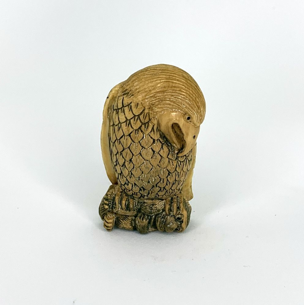 Нэцкэ Орел с обезьянкой (мамонт)