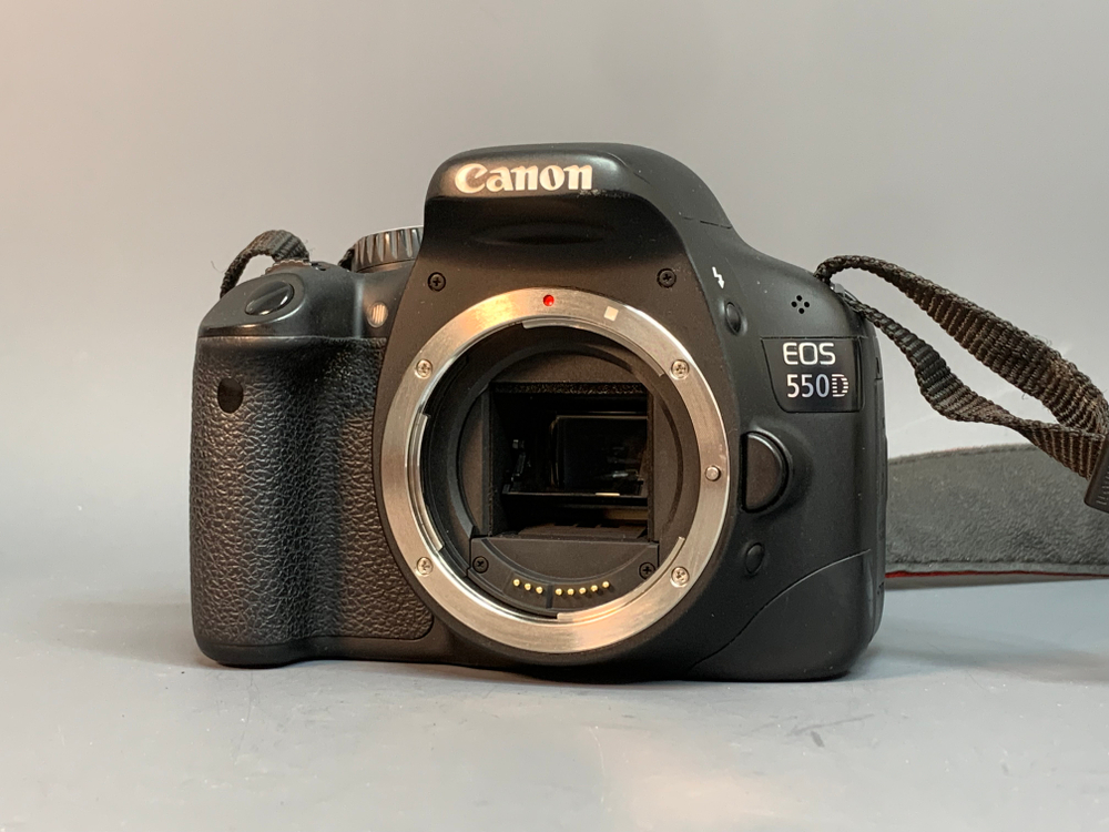 Canon 550D Kit 18-55mm 3.5-5.6 IS II 19.700 кадров