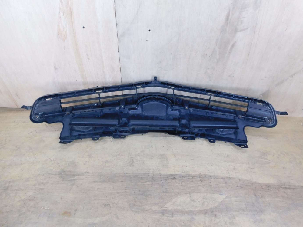 решетка радиатора Toyota Ractis NCP120 125