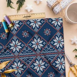 Ткань мембрана красно-белая вышивка на синем свитере