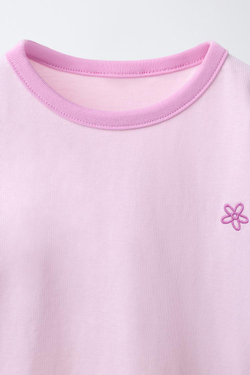 ZARA КОМПЛЕКТ ИЗ ФУТБОЛКИ И ВЕЛОСИПЕДОК С ЦВЕТОЧНЫМ ПРИНТОМ, СВЕТЛО-СИРЕНЕВЫЙ