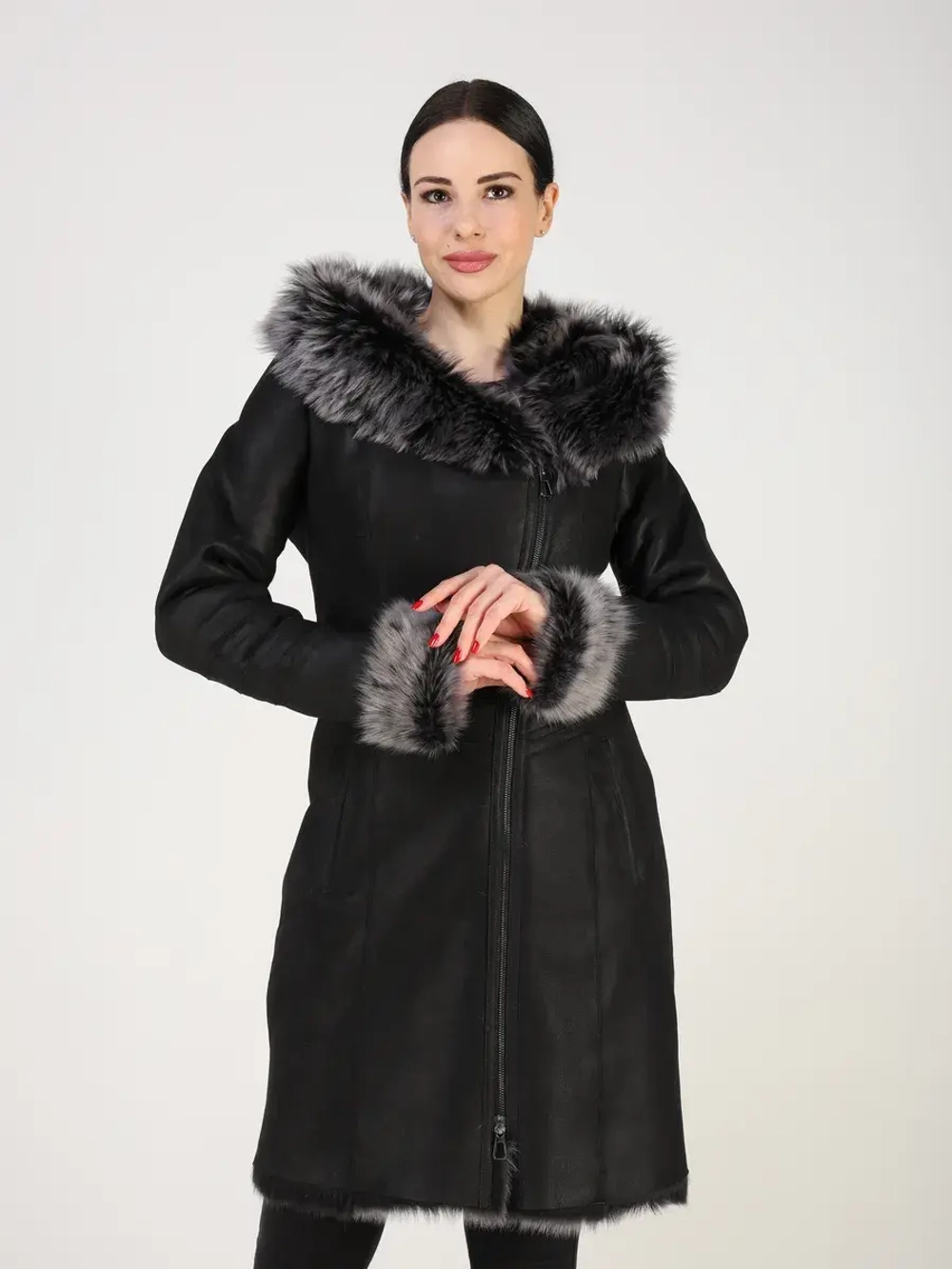 Дубленка зимняя натуральная с капюшоном