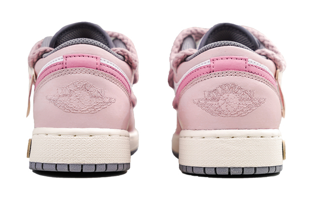 Кроссовки Jordan Air Jordan 1 Low Risk GS (Подростковая размерная сетка)