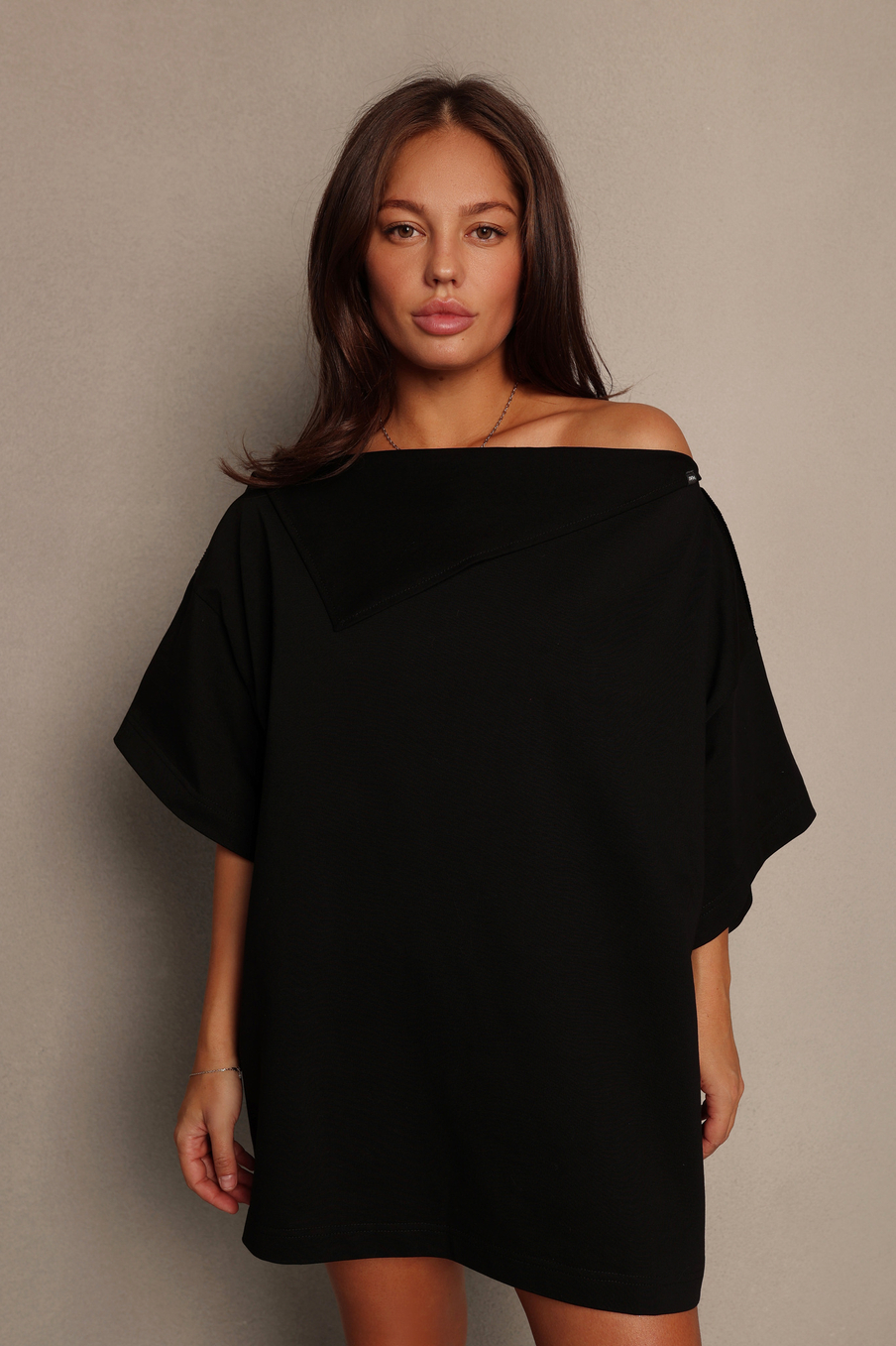 Футболка с отложным уголком