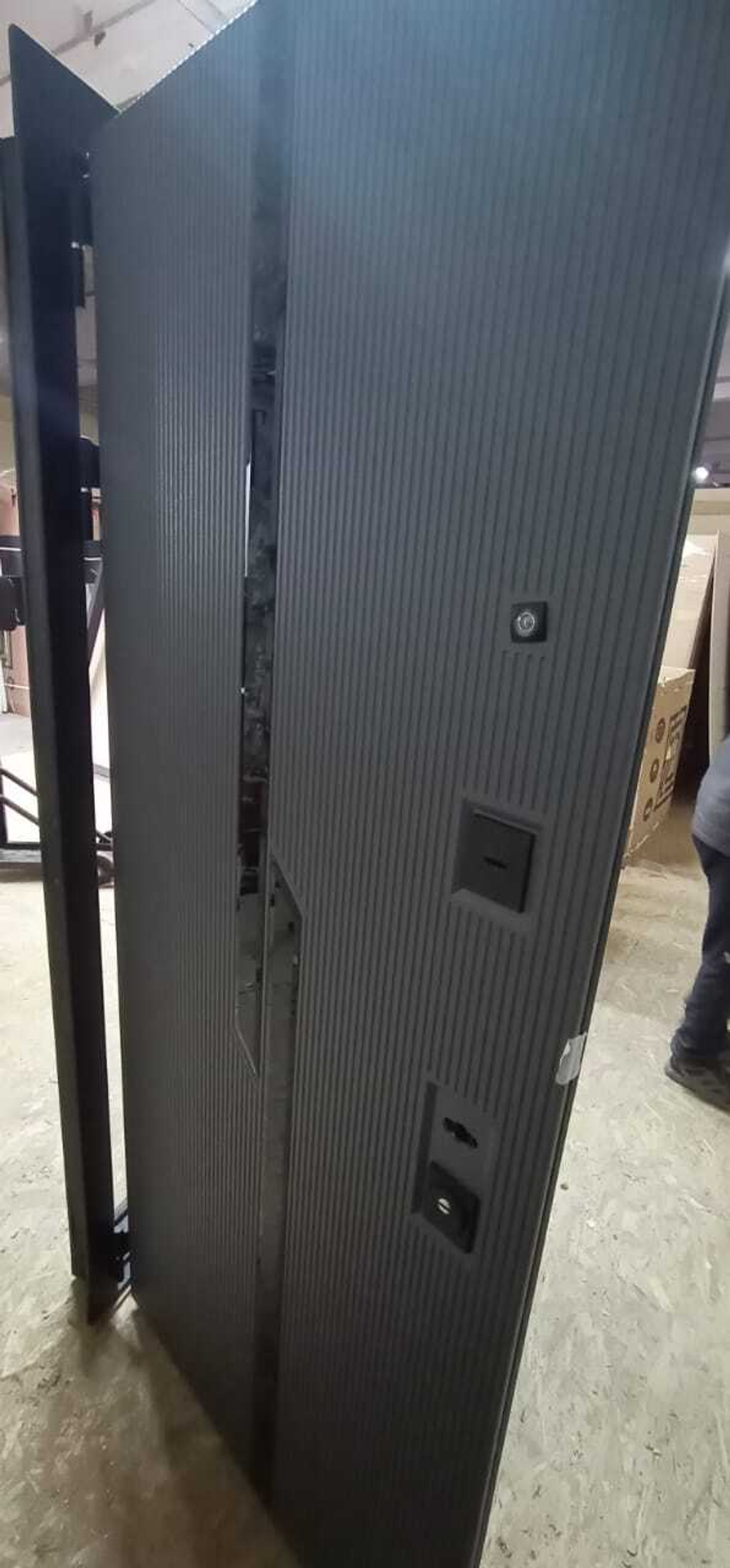 Дверь входная Лабиринт CARBON 29 Дуб кантри темный