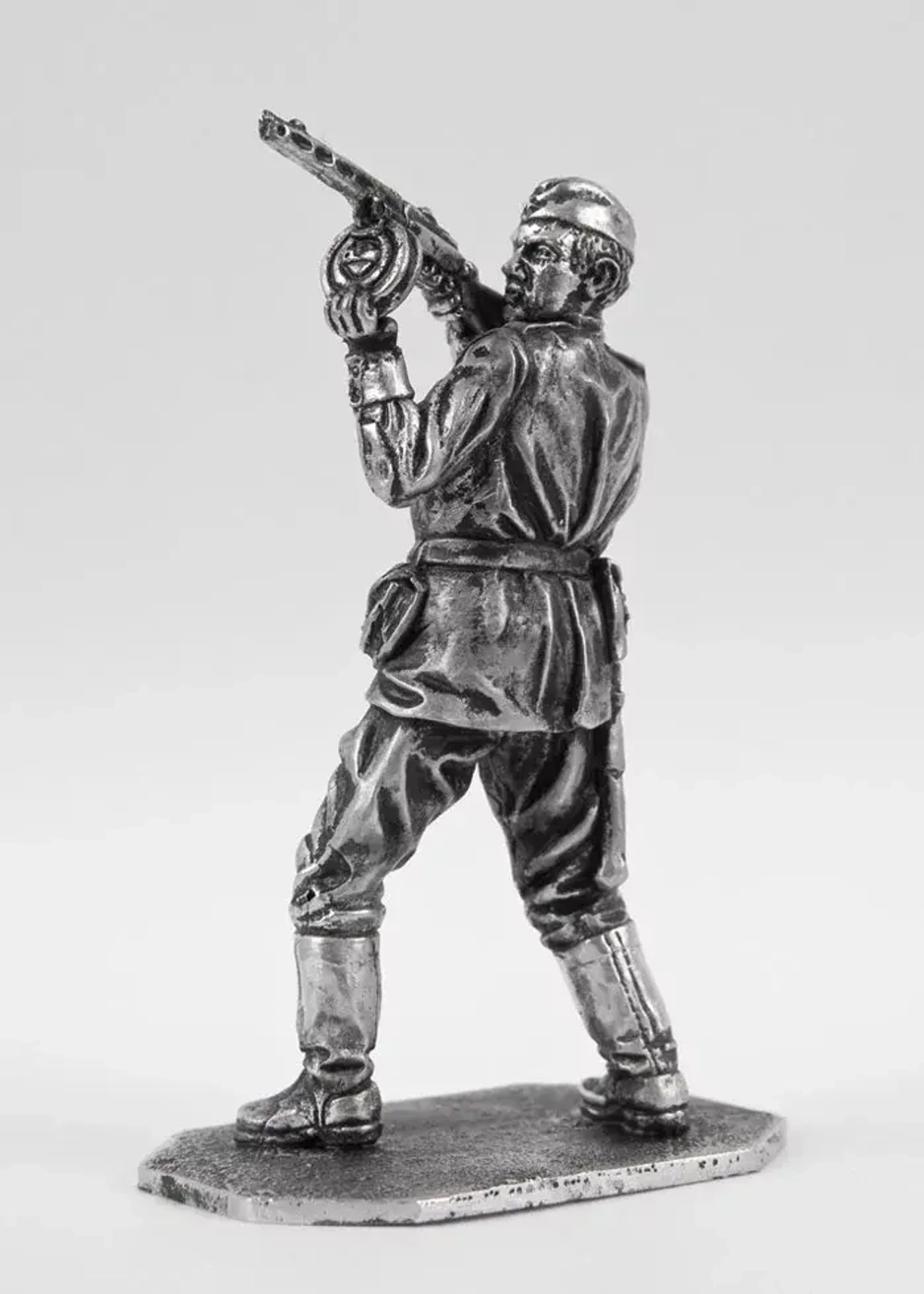 Оловянный солдатикРядовой Красной Армии, 1918 г.