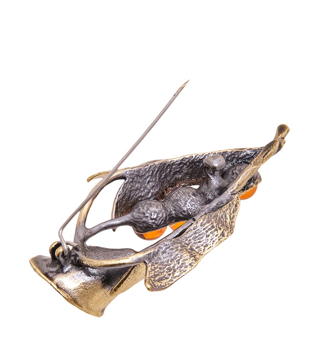 AM-3513 Брошь «Цветок Белокрыльник» (латунь, янтарь)