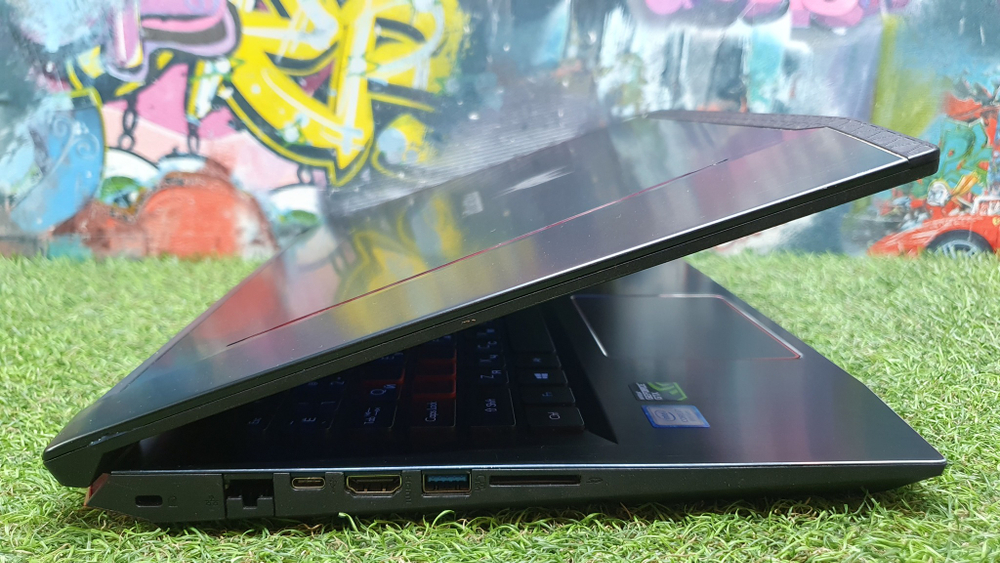 Ноутбук Acer i7-8/8Gb/GTX 1060 6Gb/144Hz/Predator Helios 300 PH315-51-71FS/Windows 10