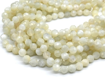 13241-8 Лунный камень шар огранка 8мм, нить 19см