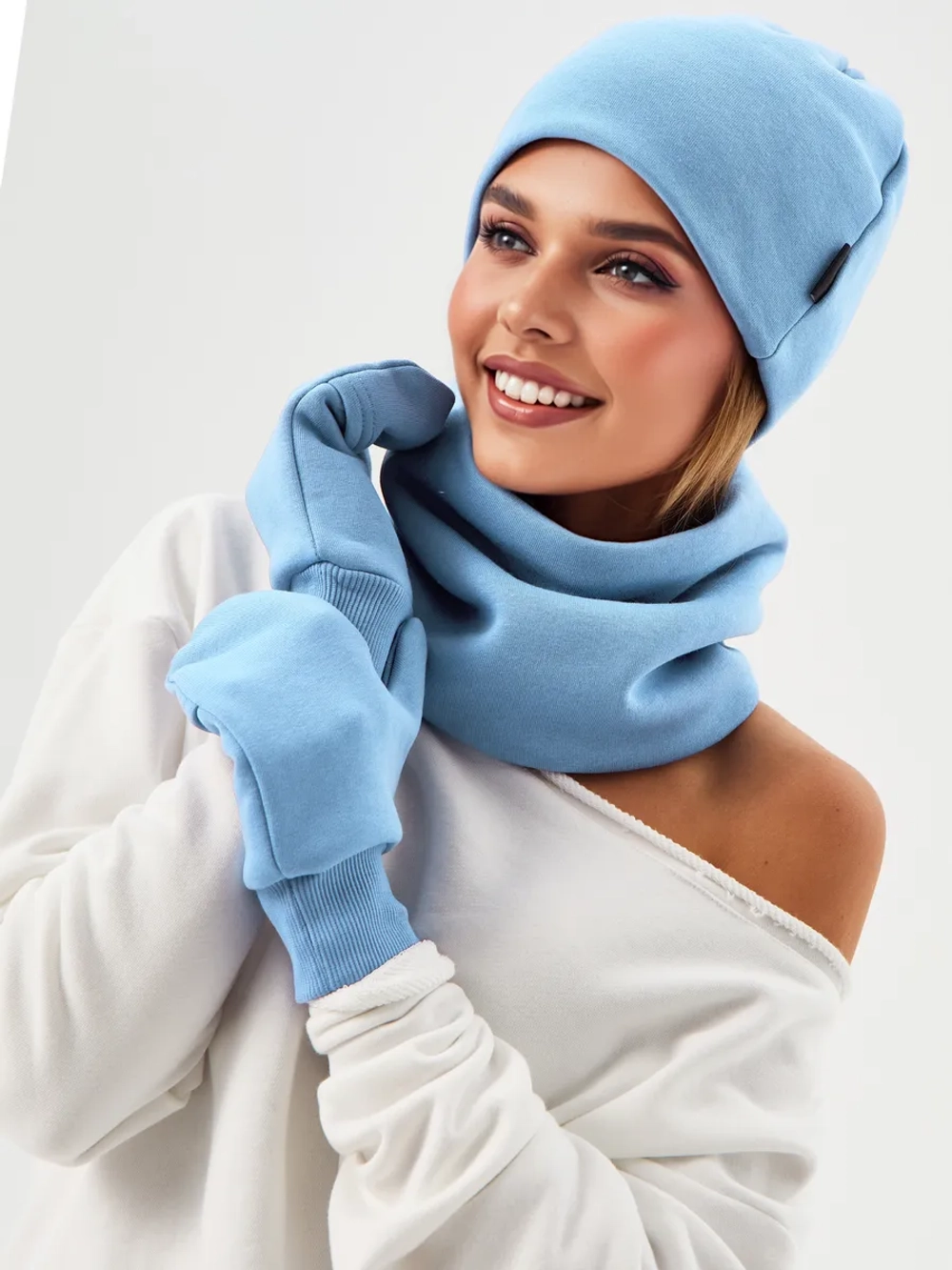 Комплект с начесом: снуд, варежки, шапка