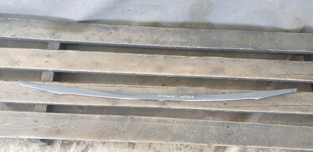 Молдинг крышки багажника Mercedes C (W205) 14-23 Б/У Оригинал A2057430082