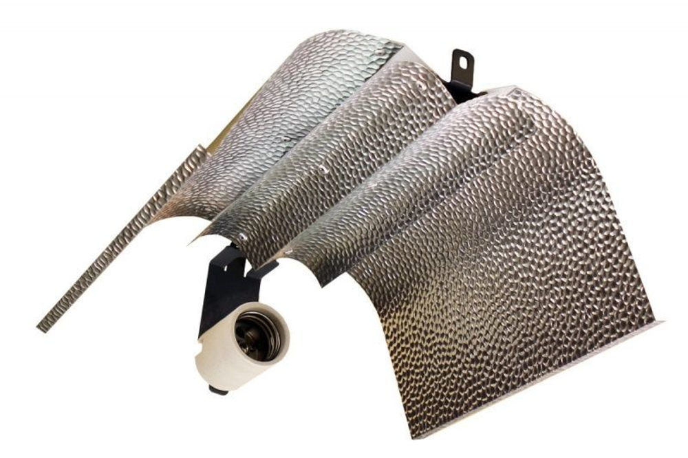 Отражатель ДНАТ V Air FitoTech крупным планом, V-образная поверхность