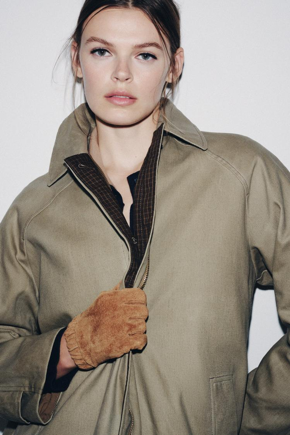 ZARA ПЕРЧАТКИ ИЗ 100% ЗАМШИ СО СБОРКАМИ, РЫЖЕВАТО-КОРИЧНЕВЫЙ