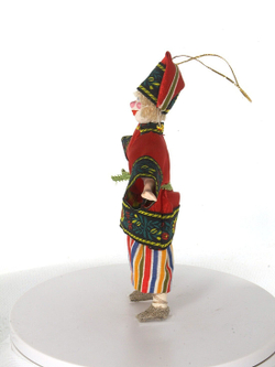 Подвесная фарфоровая кукла Петрушка - персонаж русского народного театра. Сувенир ручной работы