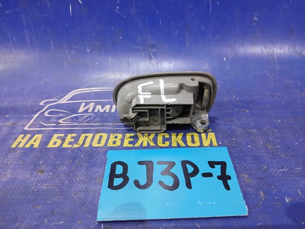Ручка двери передней левой салонная MAZDA FAMILIA 2001