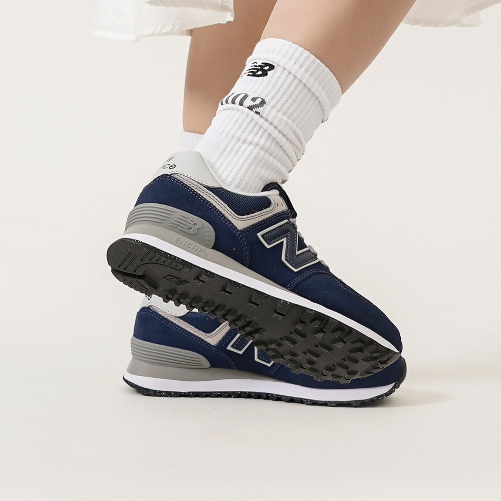 New Balance NB 574 retro letter lace-up fabric two-layer suede non-slip wear-resistant lightweight low-top rubber casual running shoes for men and women the same dark blue