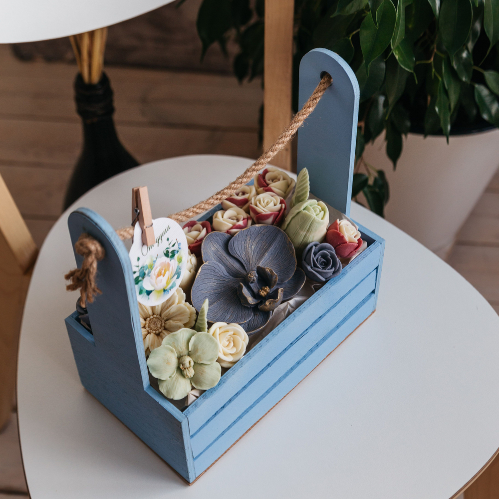 Букет из шоколадных роз "Вкус Любви" ассорти цветов в деревянном ящике подарок учителю, воспитателю