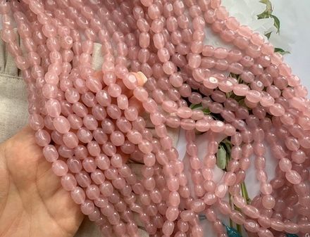 Нить бусин из тонированного кварца 7-8мм (галтовка)