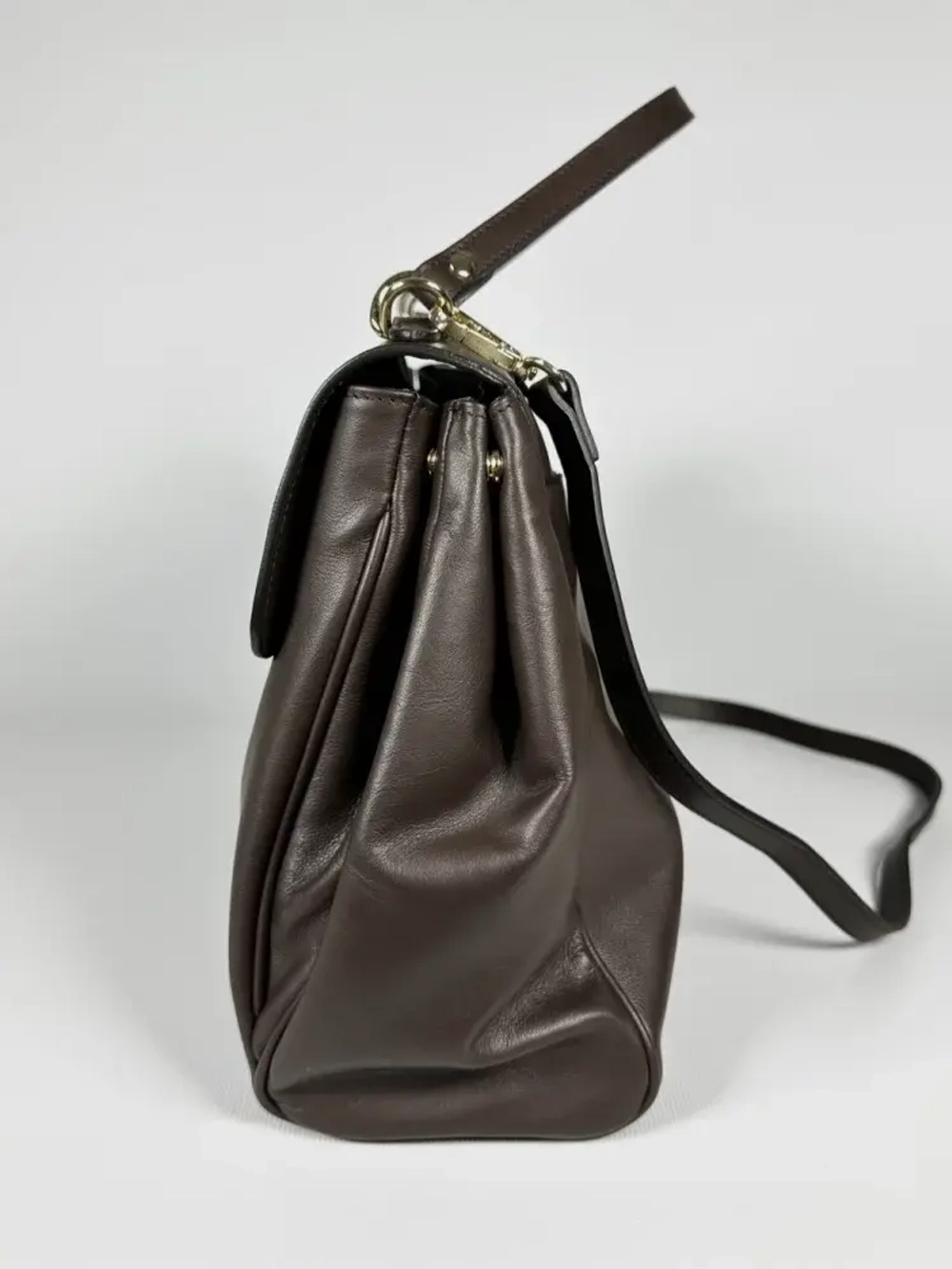 Женская сумка из натуральной кожи ягненка коричневого цвета