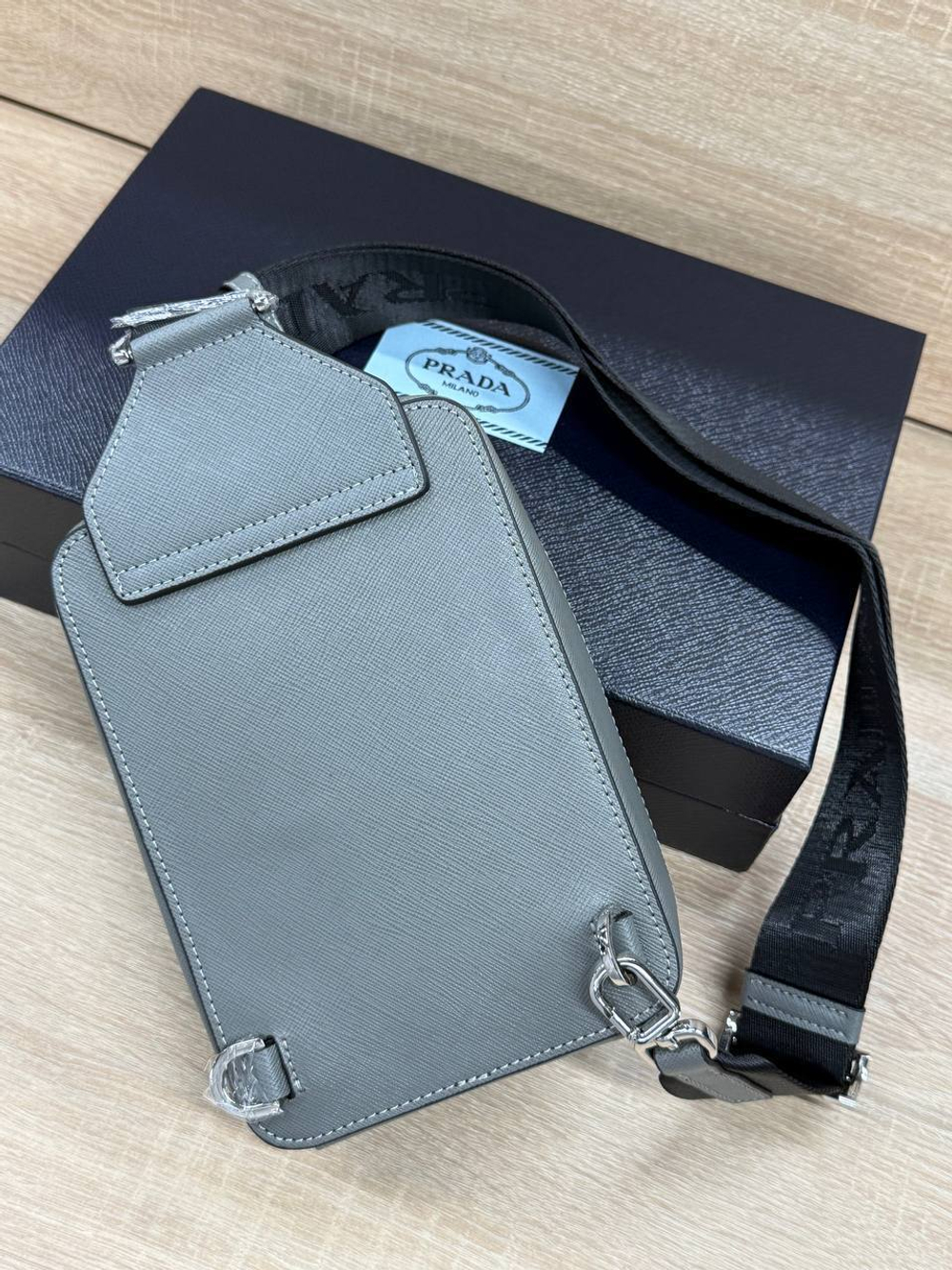 Сумка-слинг Prada