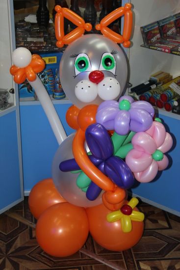 Кошечка с букетом