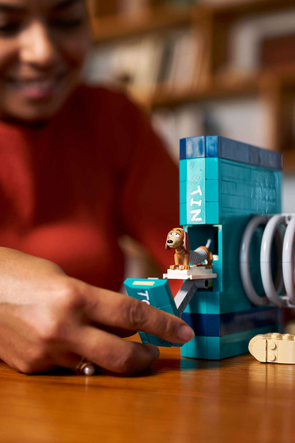 Конструктор LEGO Disney 43301 Toy Story Slinky Dog Bookends