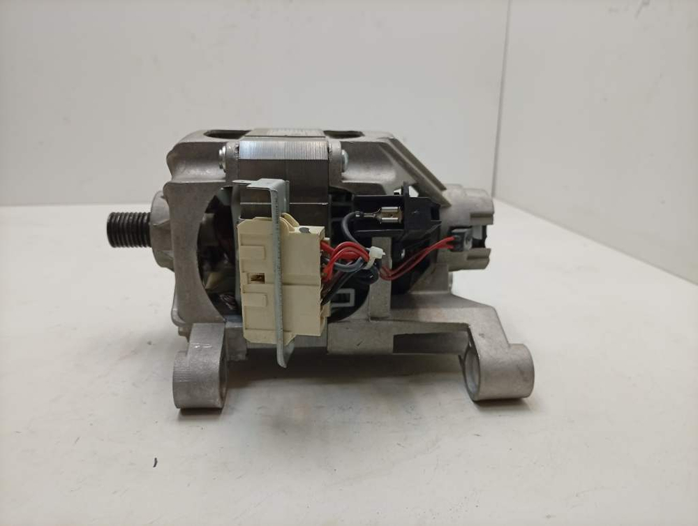 CS341062D2/2-07 кт32 Двигатель для стиральных машин Candy 45318699 6 контактов б/у