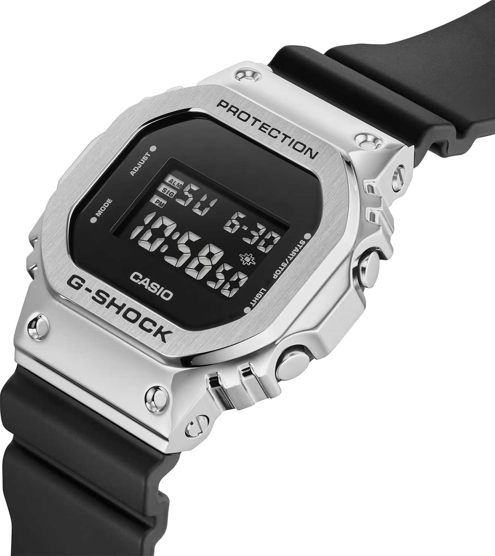 Часы Casio GM-5600U-1