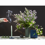 Подсвечник из каменной керамики темно-синего цвета из коллекции essential