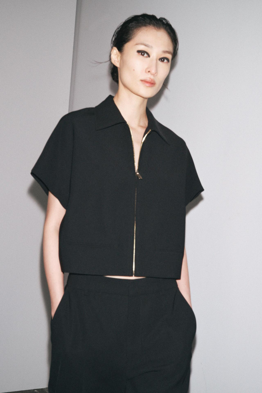 ZARA УКОРОЧЕННАЯ КУРТКА — ZW COLLECTION, ЧЕРНЫЙ