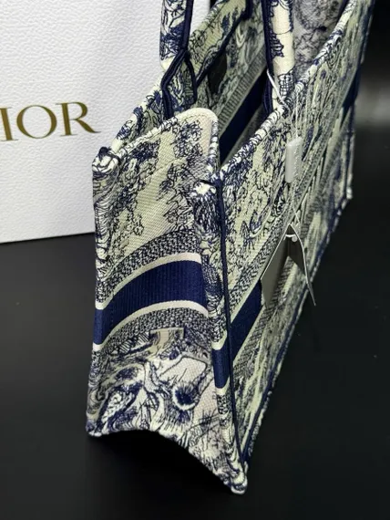 Сумка Dior Book Tote, модель маленького формата синий