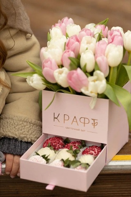 Шкатулка М с тюльпанами