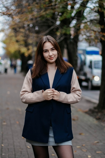 Однобортный удлиненный жилет-пиджак синего цвета