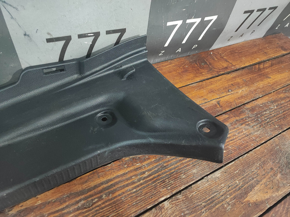 Обшивка замка багажника Toyota Camry (XV70) 17-нв Б/У Оригинал 5838733140