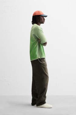 ZARA ТРИКОТАЖНАЯ ФУТБОЛКА С ПРИНТОМ В ВИДЕ ФУТБОЛКИ, ЗЕЛЕНЫЙ