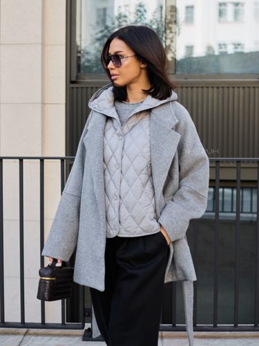 Серое шерстяное пальто с утепленным жилетом