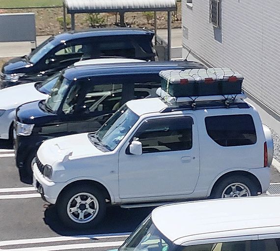 Экспедиционный ящик IRIS RV Box 700, на крыше автомобиля.